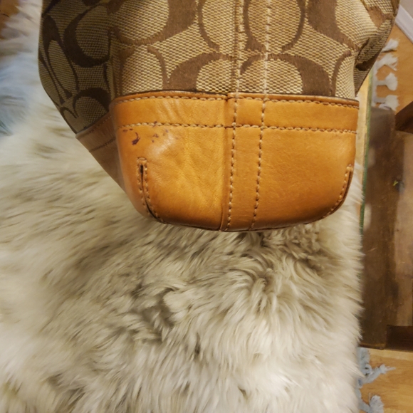 Coach 9363 East West Demi Baguette Gently Used Condition - Picture 7 of 15